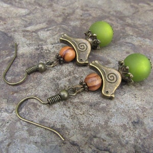 Earrings olive wood Bird olive green bronze wooden jewelry birds silveralentejoazul earhangers natural jewelry image 3