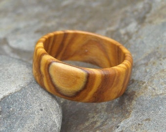 Ring Olivenholz Holzring Holzschmuck naturschmuck alentejoazul  herrenring vegan mann ehering holz verlobungsringe freundschaftsring männer