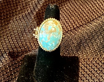 Vintage jewelry Gold tone Faux turquoise Poison Ring, Pill stash ring