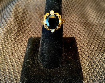 vintage jewelry gold tone faux Onyx Rhinestone Ring, cocktail ring