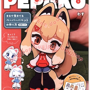 Könnte beinhalten: Ein Papierbastelset mit dem Titel PEPAKO, das eine Zeichentrickfigur mit beigefarbenem Haar und fuchsartigen Ohren in einem roten Kapuzenpullover und blauen Shorts zeigt. Die Verpackung enthält Anleitungen und Abbildungen für bewegliche Papierpuppen.