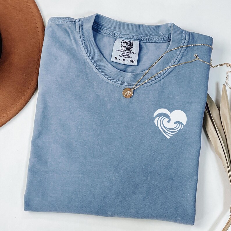Summer Comfort Colors® Ocean Shirt, Coastal Tee, Womens Cute Vacation Tops, Trendy Summer Tee, Ocean Lover Gift For Surfer T-Shirt Blue Jean