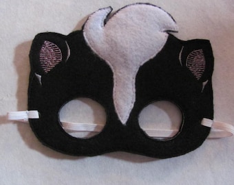 Skunk Party Mask - Skunk Photo Prop - Skunk Party Favor - Skunk Felt Mask- Skunk Birthday Party - Animal Party