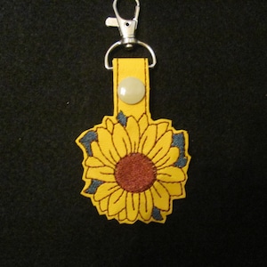 Quarter key chain, Sunflower keychain, Sunflower quarter holder, embroidered key fob, Aldi quarter keeper, Sunflowerkeychain,