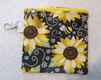 Bees and Daisy Zipper Bag - Bees and Daisy Mask Bag -  Zipper Pouch - Bees and Flowers Small Zipper Bag - Coin Purse - Bees Makeup Bag