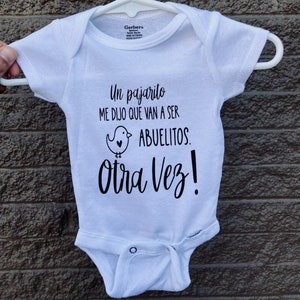 Un Pajarito me dijo que van a ser abuelitos otra vez! Baby reveal newborn bodysuit, revelacion de bebe baby announcement en español