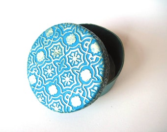 Peacock blue & pale green tile design| Trinket-stash box| Exotic mosaic pattern| Dresser or desk accessory| Unique handcrafted gift