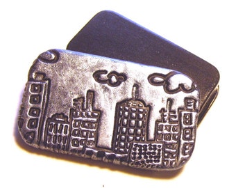 Metal Pill Box New York City Skyline Black and Silver Perfect unisex gift  Flat slide top tin ideal for pocket or purse Free velvet pouch