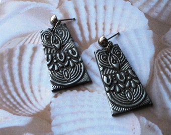 Retro Deco Chic earrings| Sophisticated in black & silver polymer clay| Handmade| Comfortably lightweight| FREE gift pouch| Nickel-free post