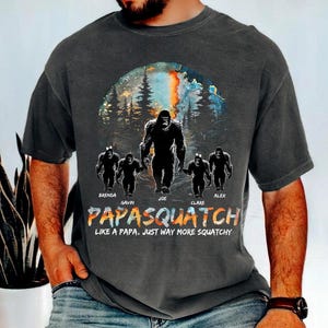 Personalized Papasquatch Like A Papa Just Way More Squatchy Shirt – Funny Bigfoot Dad Grandpa Shirt With Kids for Father&#39;s Day or Birthday