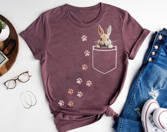 Taschenhasen-Shirt - niedliches Kaninchen-Tatzen-T-Shirt - lustiges Häschen-Grafik-T-Shirt - süßes Kaninchen, das in der Tasche sitzt - Hemd für Tierliebhaber