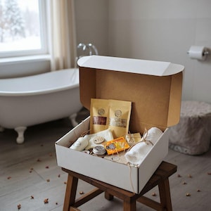 Pamper Gift Box | Organic Body Lotion, Bath Soaks, Clay Mask, Lip Balm, Tea & Spa Accessories | Relaxation Self-Care Gift Set