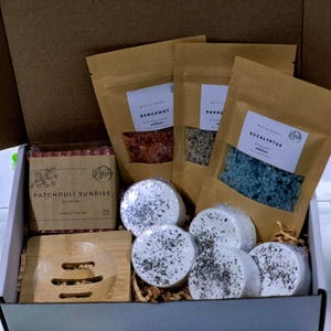 Men Gift Set Aromatherapy Spa, Luxury Natural Patchouli Soap, Bath Soaks & Shower Steamers for Wellness, Perfect Gift for Him