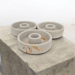 Bougeoir en béton fait main avec bougies en cire d'abeille biologique