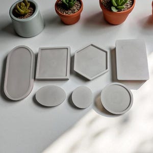Handmade Concrete Tray: Minimalist Jewelry Holder & Home Decor