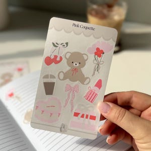 Cadeau pour adolescente | Feuille d'autocollants Coquette Bear pour les amateurs d'esthétique rose | Stickers kawaii mignons pour journal, scrapbooking, papeterie