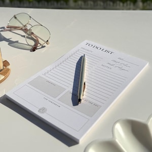 A5 Daily To-Do List Notepad | Minimalist Planner Pad for Executives, Professionals, Home Office, Students | Stylish Productivity Gift