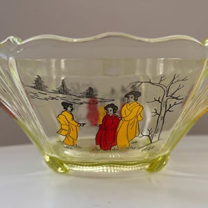 Kom van uraniumglas. UV-reactief. Aziatische (Japanse) fusion