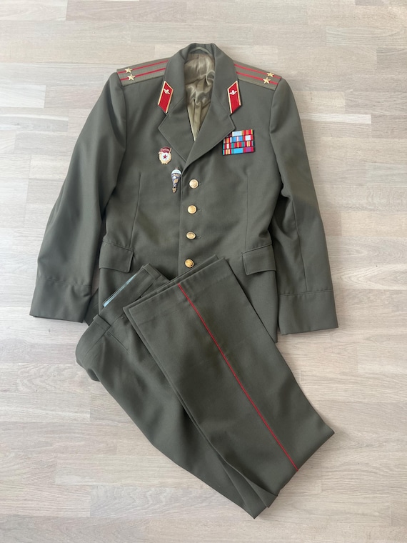 希少なヴィンテージのソ連軍将校用軍服。空挺部隊。陸軍。ソ連製 