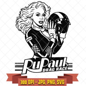 Puede incluir: Una ilustración gráfica en blanco y negro de una persona con cabello voluminoso que viste un traje de carreras con patrones de cuadros, sosteniendo un casco. El texto RuPaul's DRAG RACE aparece debajo, con 300 DPI - JPG, PNG, SVG en una cinta roja.
