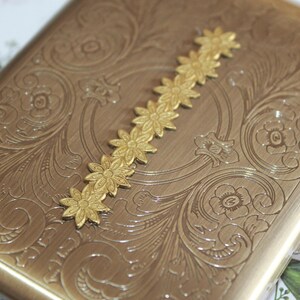 Vintage Style Daisy Cigarette Case, Wallet, Antique Brass Cig Case, Business Card Holder, Playing Card Holder, Botanical Gift image 4