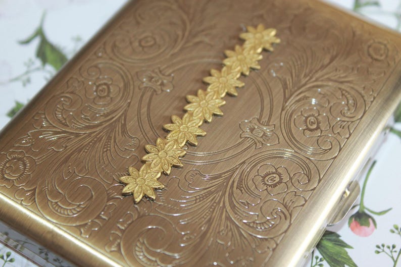 Vintage Style Daisy Cigarette Case, Wallet, Antique Brass Cig Case, Business Card Holder, Playing Card Holder, Botanical Gift image 4