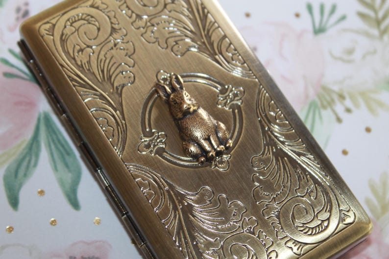 Estuche para cigarrillos, tee de golf y tarjetero de visita estilo victoriano con grabados de Rabbit, para un año del modelo Rabbit: 1939, 1951, 1963, 1975, 1987 o 1999. imagen 5