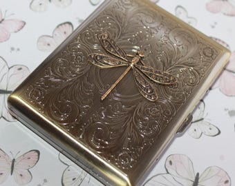 Estuche para cigarrillos, billetera y naipes con forma de libélula de estilo victoriano: símbolo de cambio, esperanza y de vivir el momento.