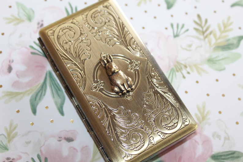Estuche para cigarrillos, tee de golf y tarjetero de visita estilo victoriano con grabados de Rabbit, para un año del modelo Rabbit: 1939, 1951, 1963, 1975, 1987 o 1999. imagen 2