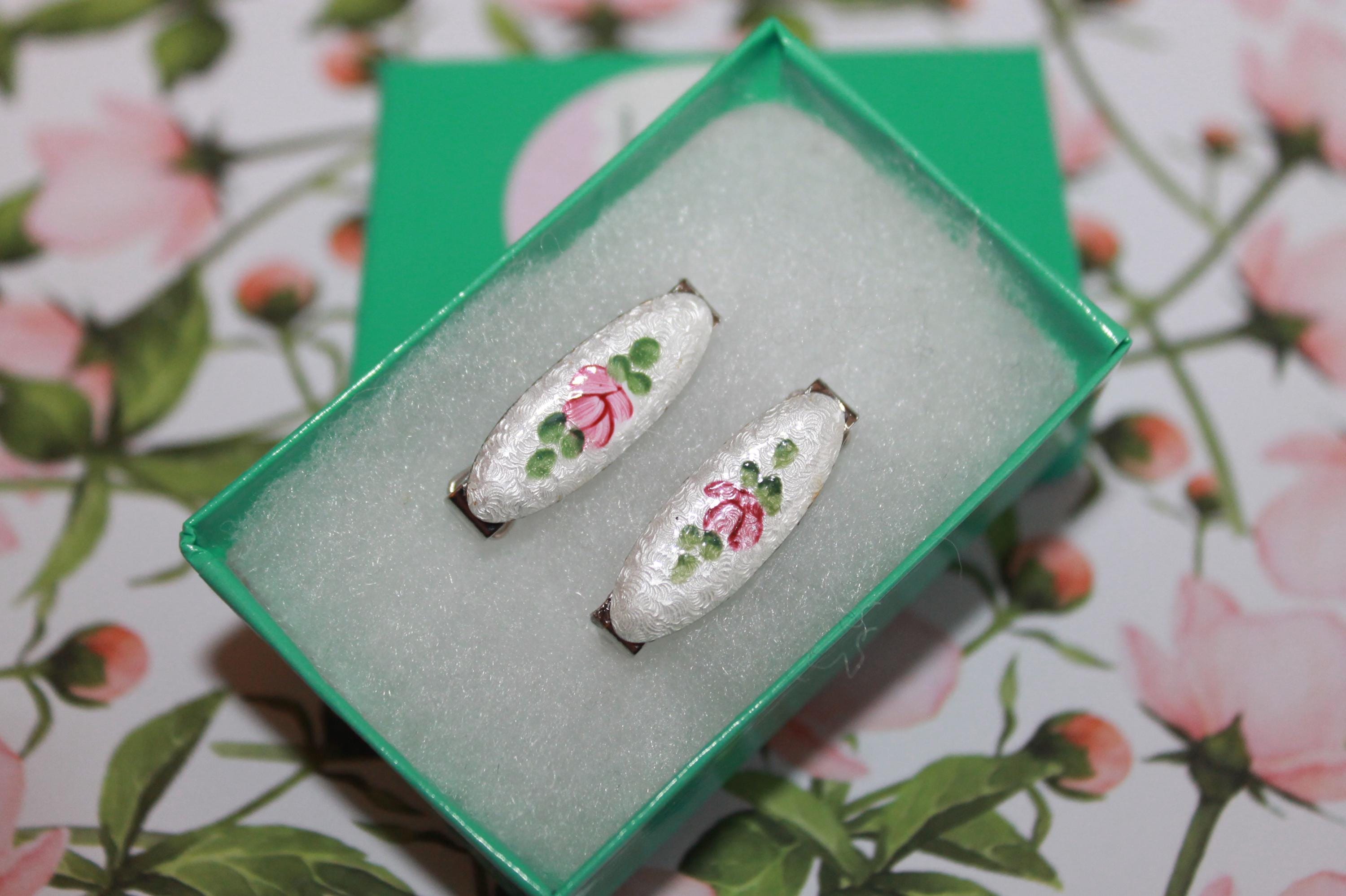 Charming Vintage French Guilloche White With Hand-painted  display picture 2