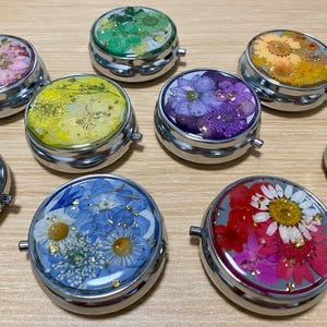Flower Pill Box, Handmade Floral Resin Pill Box, Daily Pill Holder, Weekly Medicine Box, Vitamins Organizer Storage Box, Gift for Bridesmaid