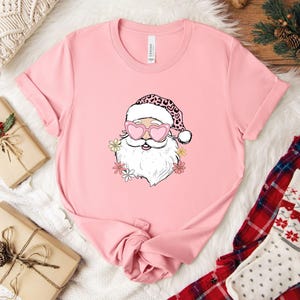 Pink Santa Retro Christmas T-Shirts shirts for Women Pink Christmas Matching Family Tshirt Pink Vintage Holiday Crewneck Group Party