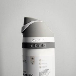 Für den Owala FreeSip 24oz - Personalisiertes Namensband für Ihre Wasserflasche - Individuell & Lebendig!