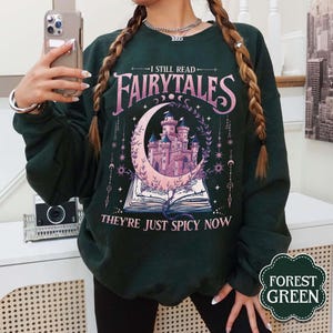 Sweat-shirt I Still Read Fairytales Books, Vêtements livresques, Chemise littérature, Lecteur d'histoires d'amour, Cadeaux livresques, Chemise livre épicé