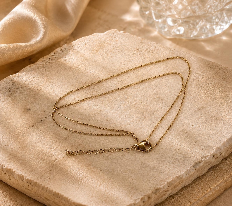 Dünne Goldkette Damen. Halskette aus Edelstahl 18k vergoldet. Farbe: Gold mit +5cm Verlängerungskettchen
