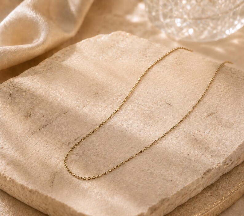 Dünne Goldkette Damen. Halskette aus Edelstahl 18k vergoldet. Farbe: Gold