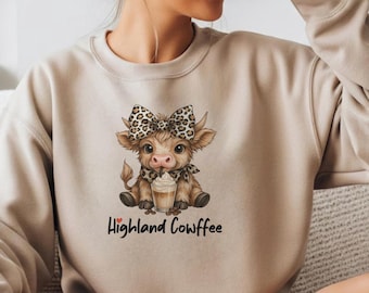 Highland Cowffee Sweatshirt, süße Highland Kuh Kaffee Rundhalsausschnitt, gemütliches Bauernhof Tier Geschenk