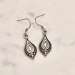 Antique silver pointed teardrop earrings -small, lightweight, everyday, boho, bohemian chic, art deco, art nouveau jewelry dangles.