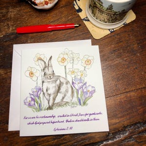 Konijn tussen bloemen Kaart | Aquarel bijbeltekst | Christelijke kaart | Aanmoediging | Bedankkaart | Efeziërs 2:10 | Nieuwe baby | Doop