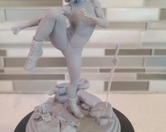 Alita Battle Angel - Un-painted (Primed) - Kicking pose with Sword.