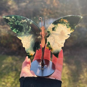 Moss Agate Butterfly Stand