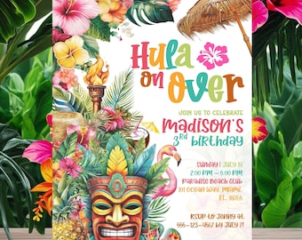 Puede incluir: Una invitación colorida para una fiesta de cumpleaños con temática de luau. La invitación presenta un diseño tropical con flores, hojas de palmera, una máscara tiki, un flamenco y una piña. El texto de la invitación dice "Hula on Over" y "Join us to celebrate Madison's 3rd birthday". La invitación también incluye la fecha, la hora y la ubicación de la fiesta.