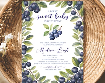Szablon zaproszenia na baby shower z jagodami, słodkie jagodowe dziecko w drodze, zaproszenie na baby shower z jagodami, edytowalne cyfrowe pobieranie
