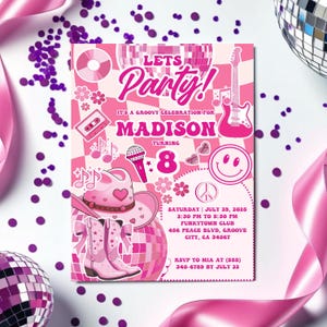 Convite de aniversário retrô editável rosa, convite de aniversário retrô groovy, cartão digital de aniversário com tema hippie disco para impressão digital