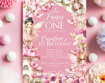 Puede incluir: Una invitación rosa con una ilustración de acuarela de un hada con alas de mariposa. La invitación dice "A Little Fairy is Turning One" y "Caroline's 1st Birthday!" con detalles para el evento.