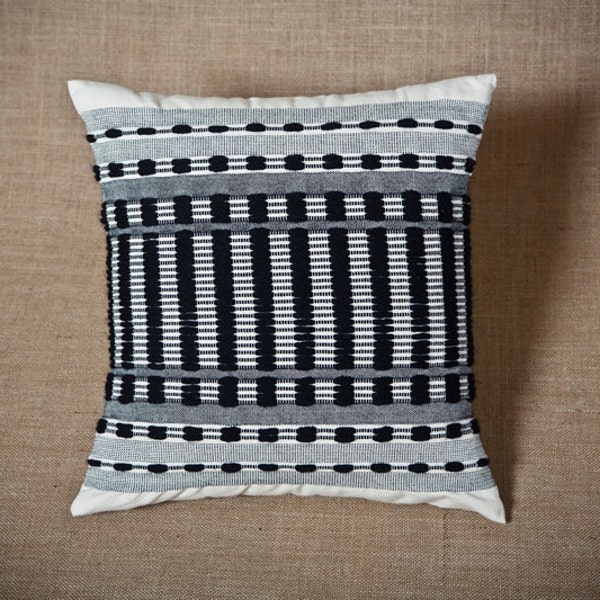 Grey Rhythm - Handwoven cushion cover