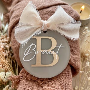 Plaatskaarten voor bruiloftsdecoratie | Plaatskaartjes | Minimalistische decoratie | Gepersonaliseerd gastengeschenk | Zitplan bruiloft tafeldecoratie | naambord