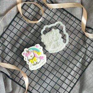 Unicorn with Rainbow Cookie Cutter and Embosser – Baby Shower & Fantasy Fondant Stamp