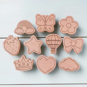 Möbelgriffe aus Holz für Mädchenzimmer / Schubladenknäufe aus rosa Buche / Holzknäufe / Schubladengriffe aus Holz