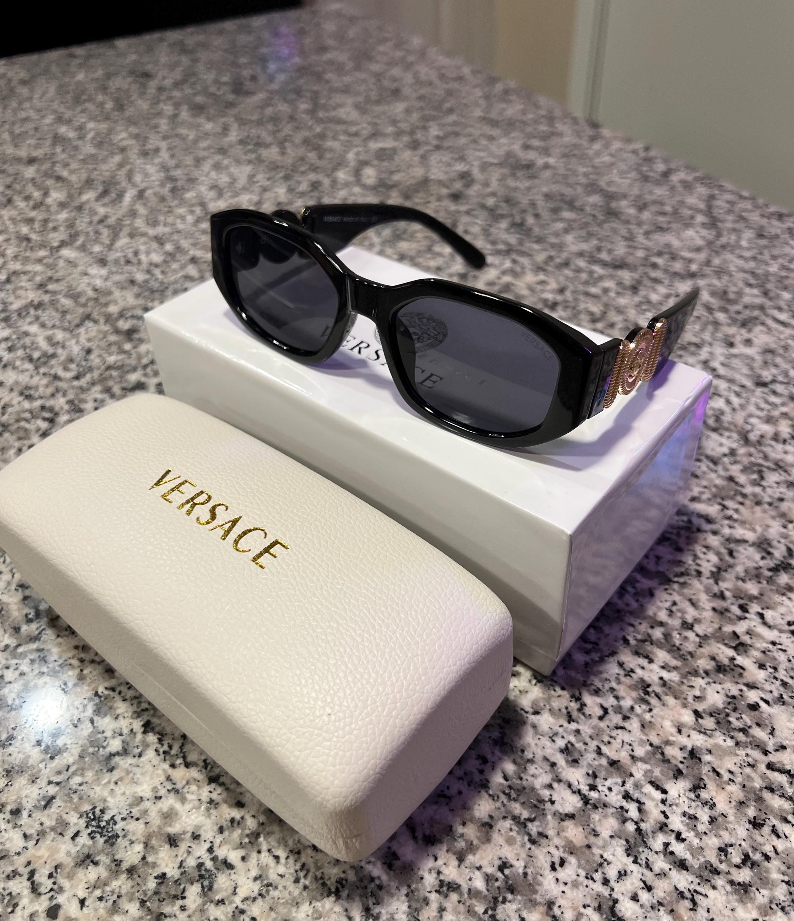 EFFLORESCENCE ブラックサングラス ケース付き。 帽子のセット。 EFFLORESCENCE ブラックサングラス ケース付き。 帽子のセット